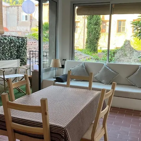 Apartamento Pis Amb Molt D'encant Al Centre D'olot